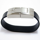 2014移動(dòng)電源競(jìng)爭(zhēng)白日化，行業(yè)需實(shí)現(xiàn)差異化競(jìng)爭(zhēng)